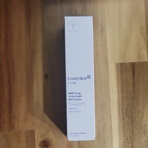 LovelySkin LUXE Mattifying Moisturizer